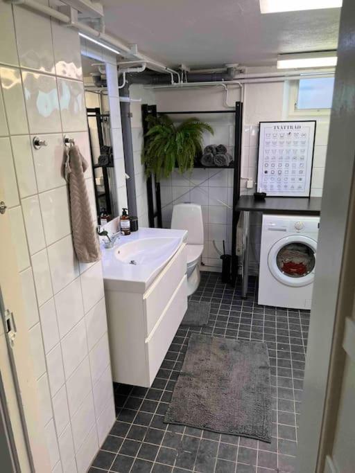 Enkelt Boende Med Naerhet Till Centrala Joenkoeping. Esterno foto